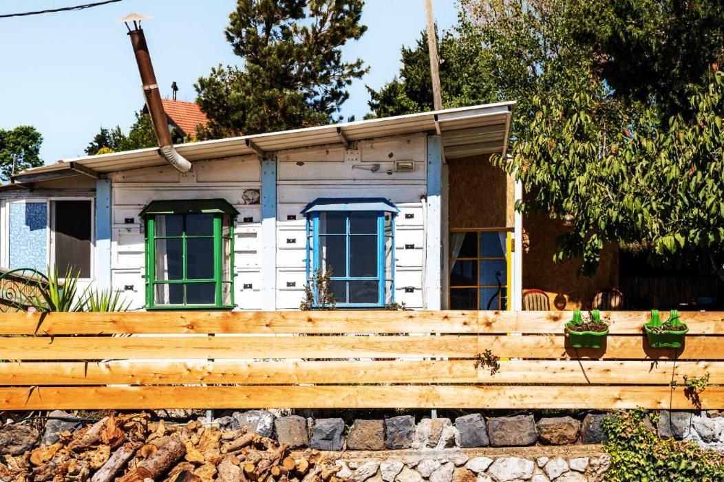 Si-Har Chalets Nimrod Екстериор снимка